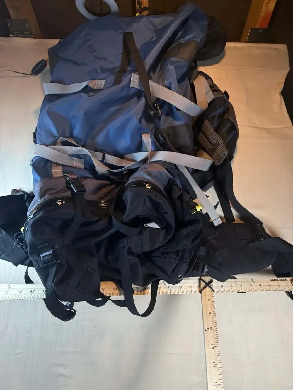 Galyan’s Mountain Guide 90 (90 L). Galyan’s